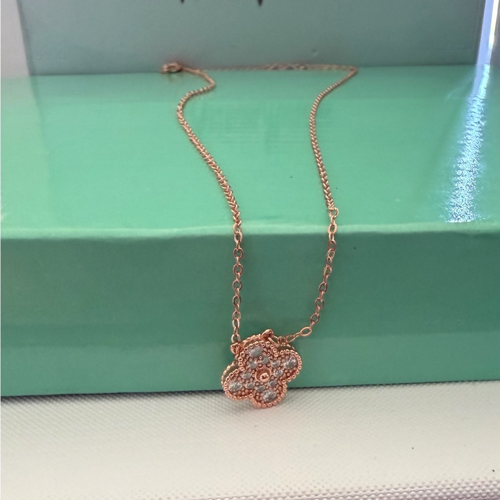 Enchanted Clover Rose Gold Necklace 18k